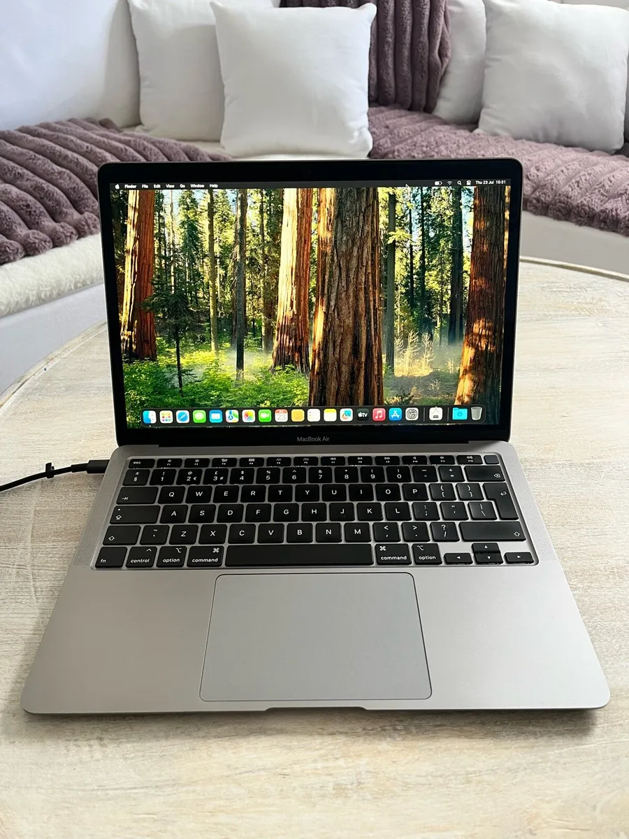 APPLE MACBOOK AIR 13" 2020 INTEL i7 8GB 256GB - Image 1