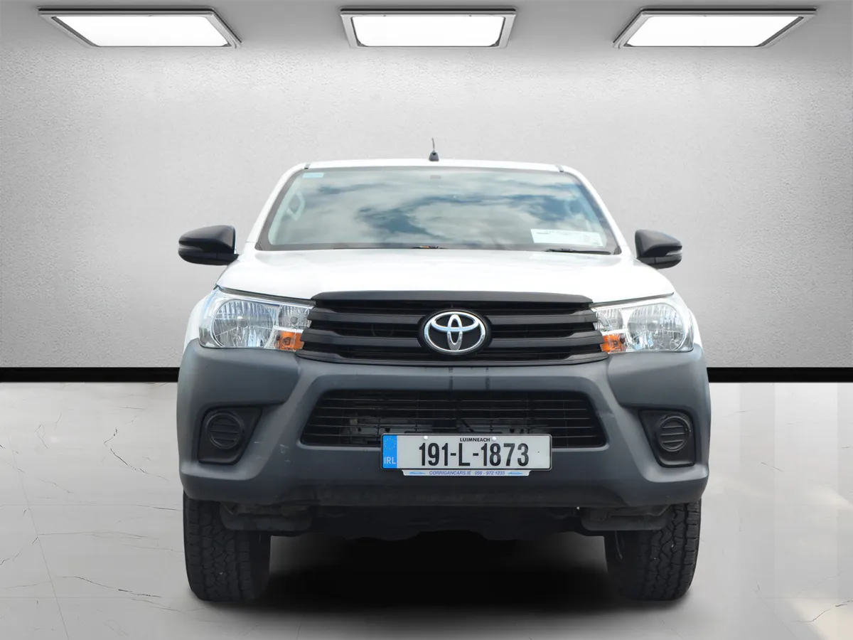 Toyota Hilux 2019 active with canopy - Image 2