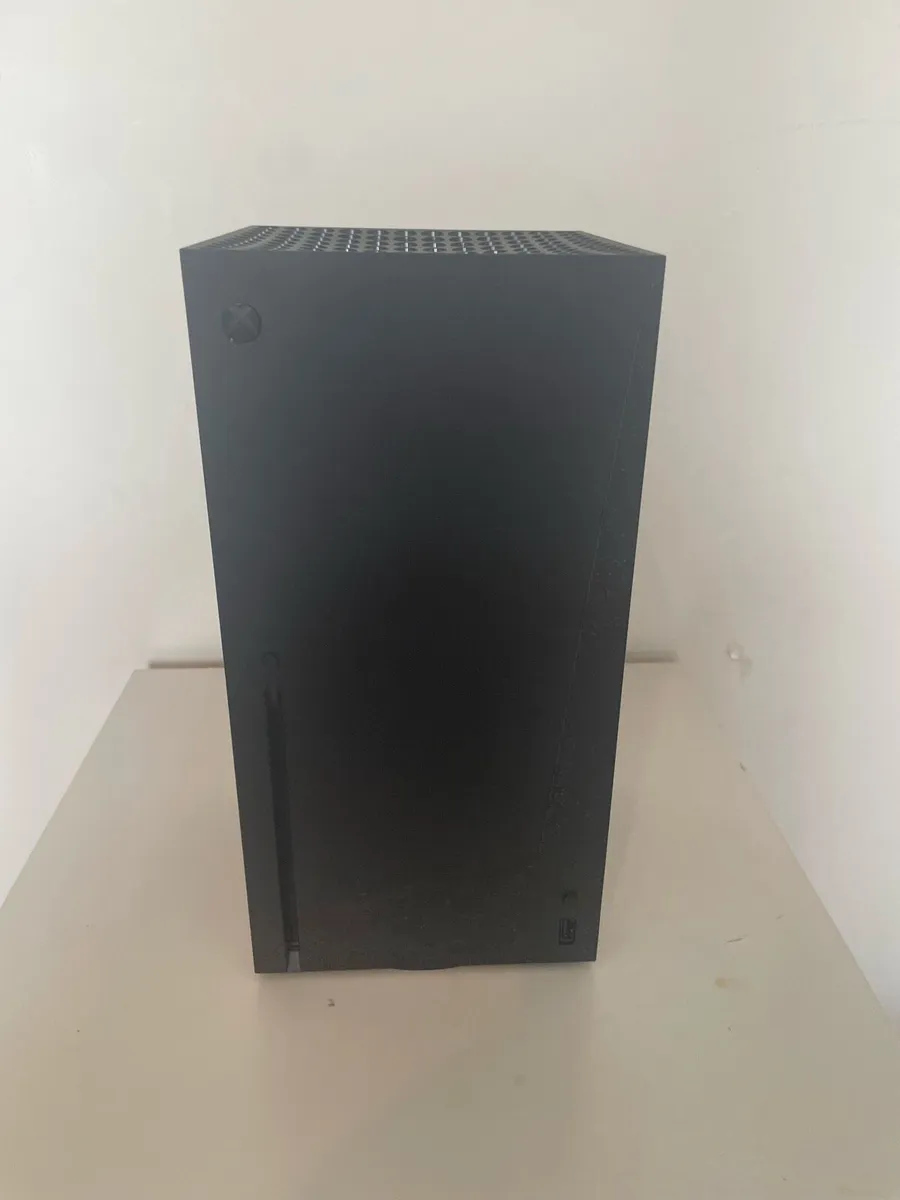 Xbox Series X Bundle(price negotiable) - Image 3