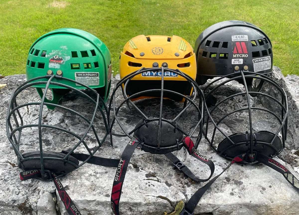 Juvenile hurling helmet - Image 1