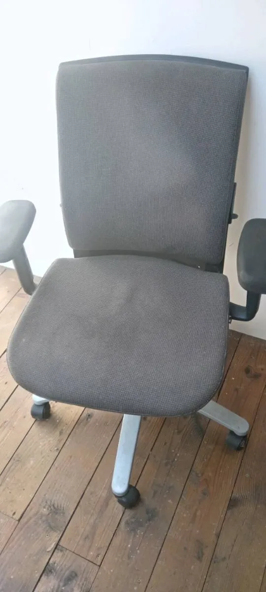 Free!! office chairs good condition - Image 1