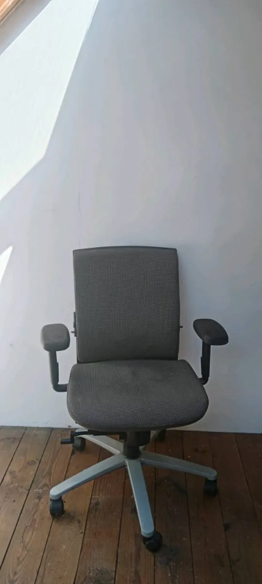 Free!! office chairs good condition - Image 2