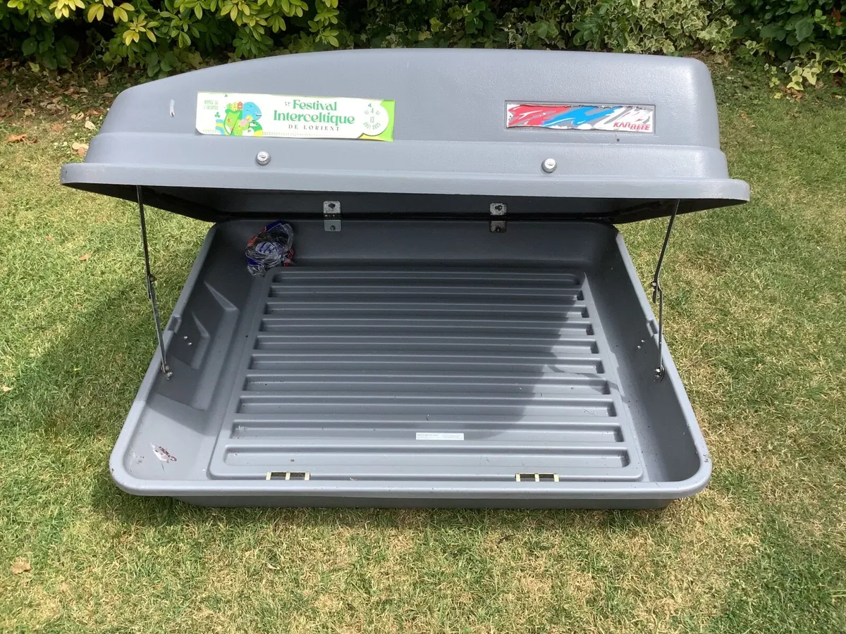 Roof box - Image 1