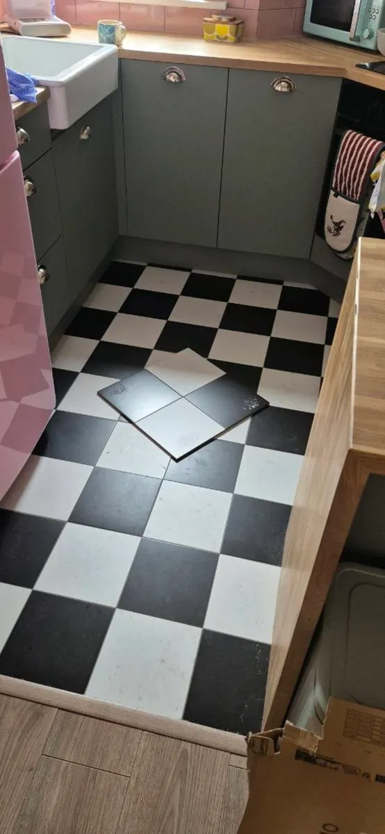 Floor tiles - Image 1
