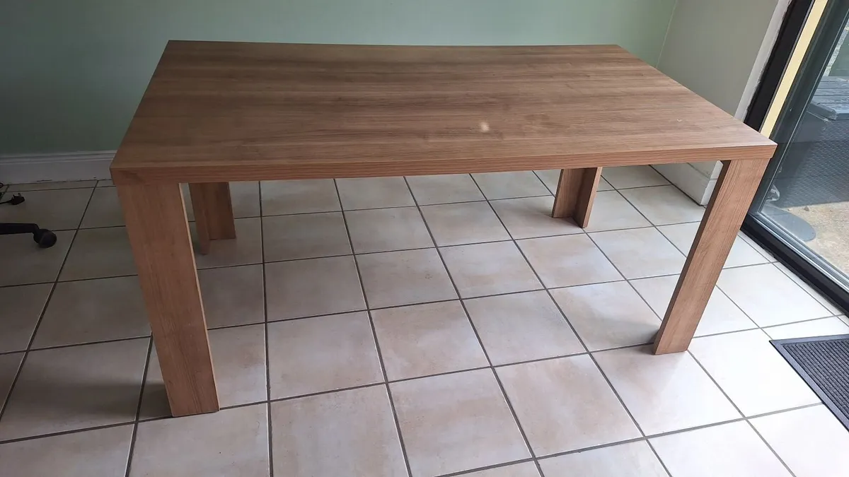 Table, solid wood– 4-6 people, Free Chairs - Image 1