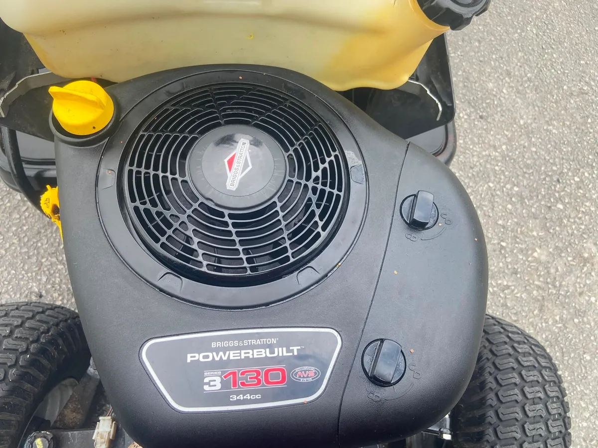 Castlegarden XDC 140 Ride on Tractor Mower - Image 3