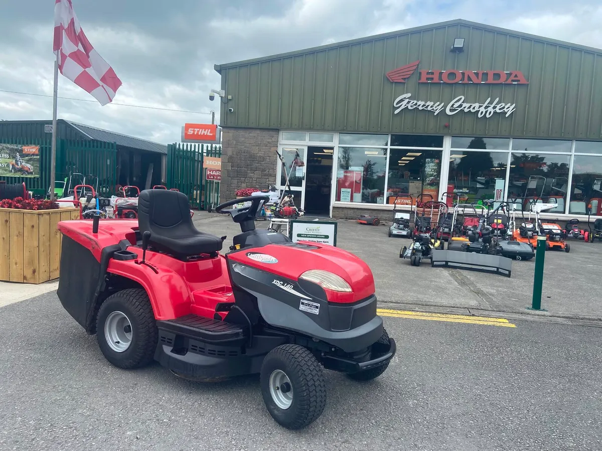 Castlegarden XDC 140 Ride on Tractor Mower - Image 1