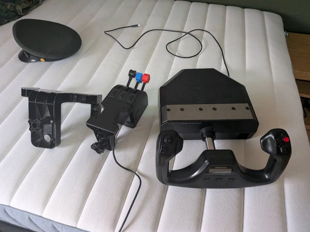 Logitech flight yoke - Image 1