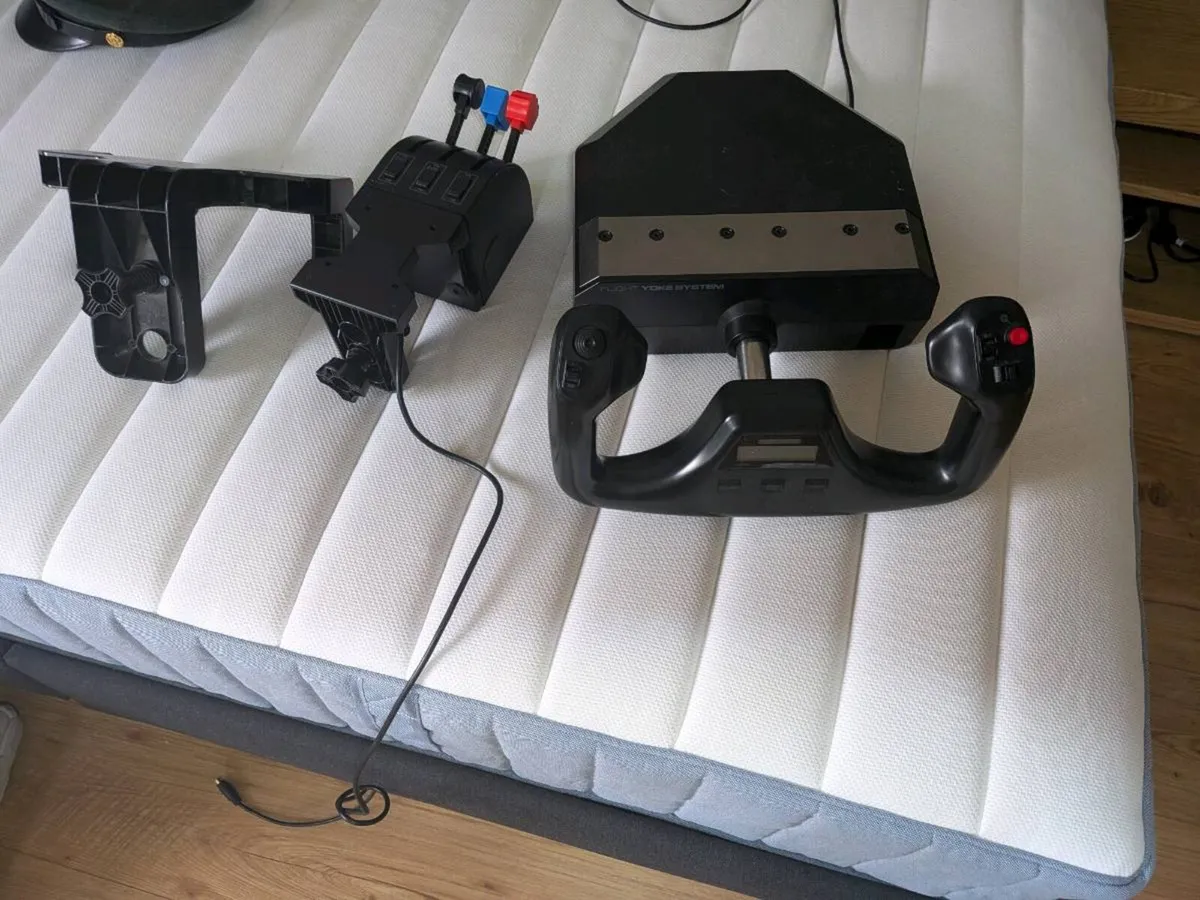 Logitech flight yoke - Image 2