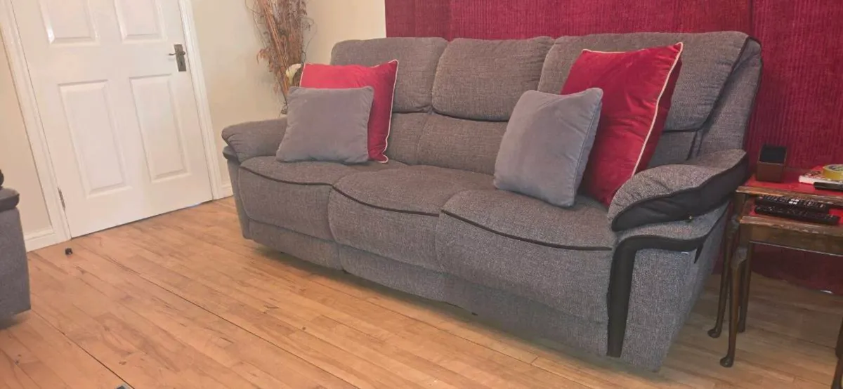 Recliner three piece suite - Image 2