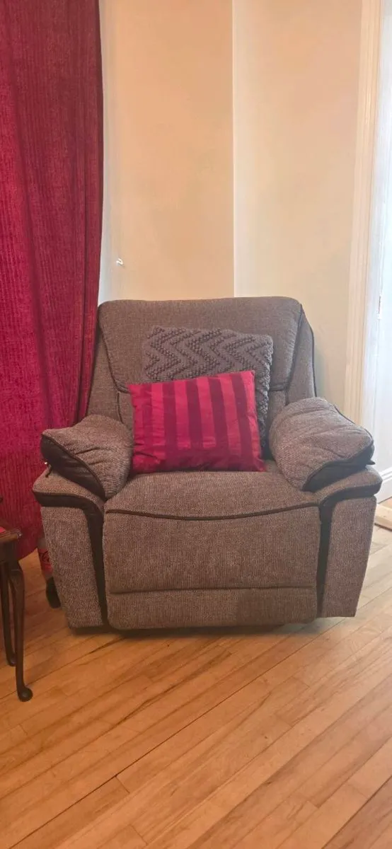 Recliner three piece suite - Image 3