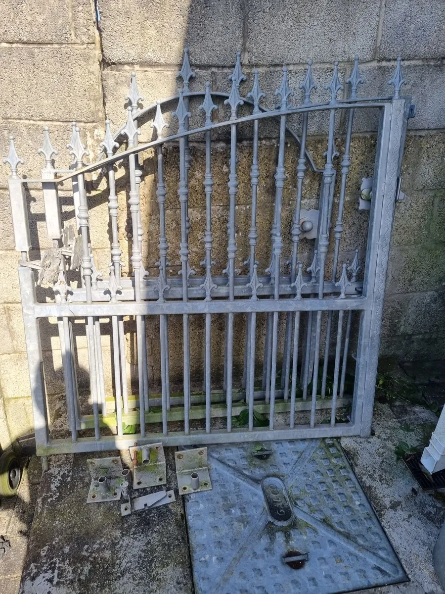 Iron gates - Image 1