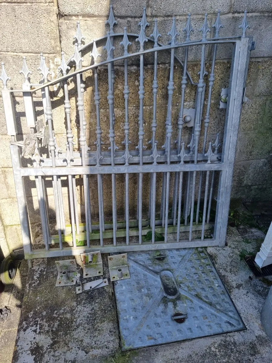 Iron gates - Image 2