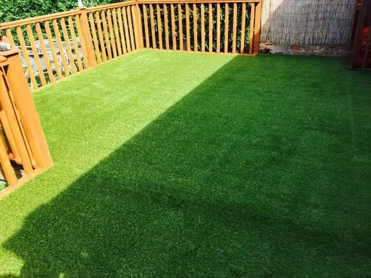 Artificial grass 5m x 10m - Image 1