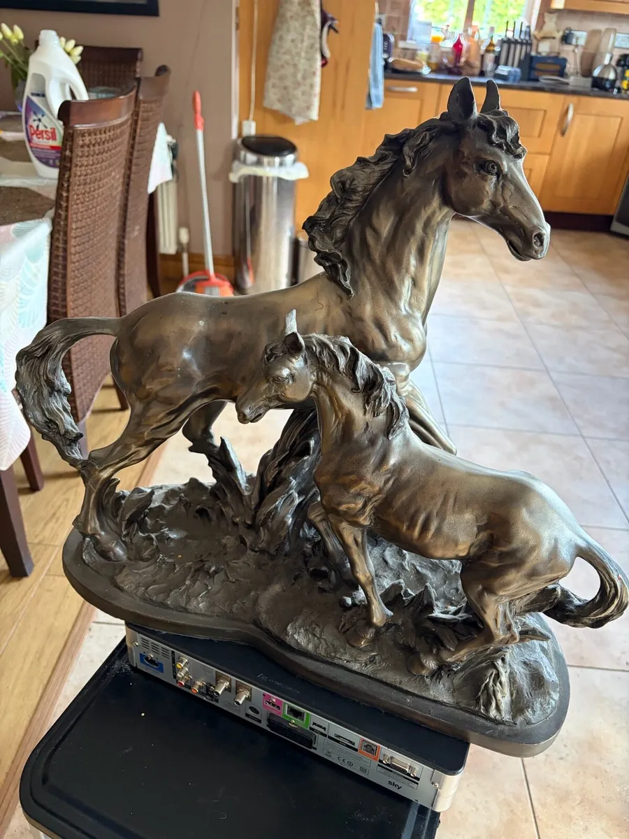 Statue of two horses - Image 1