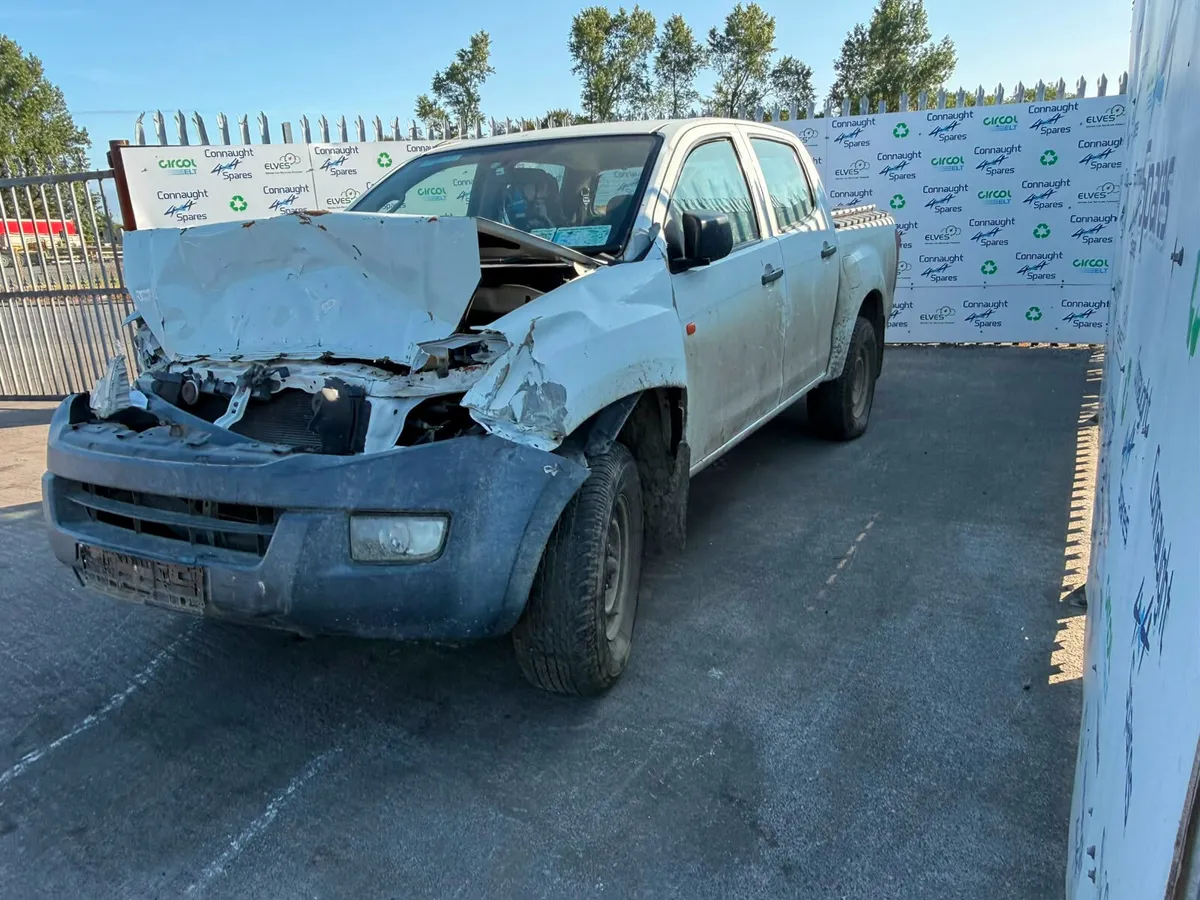 2015 ISUZU DMAX 2.5D JUST IN FOR BREAKING - Image 2