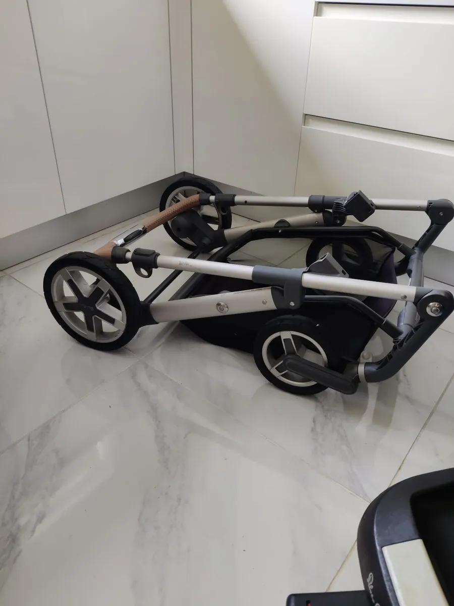 Silver Cross Pioneer Buggy - Image 2