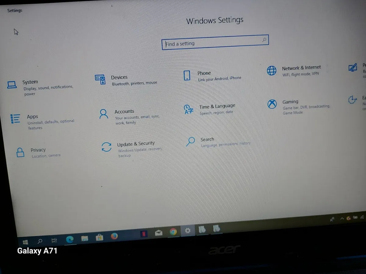 Acer Aspire ES 15 Laptop, 4GB, 1TB, Wins 10 - Image 1