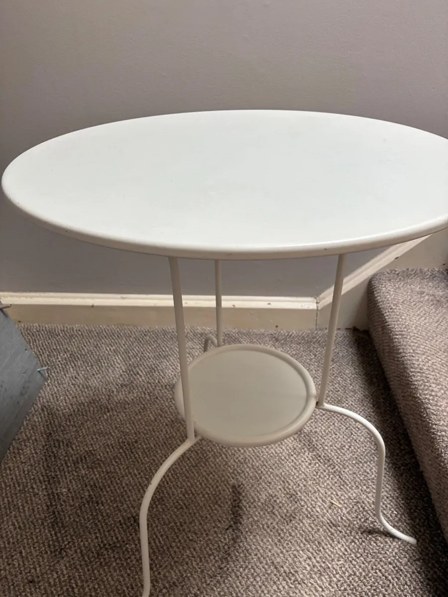 Metal table - Image 1