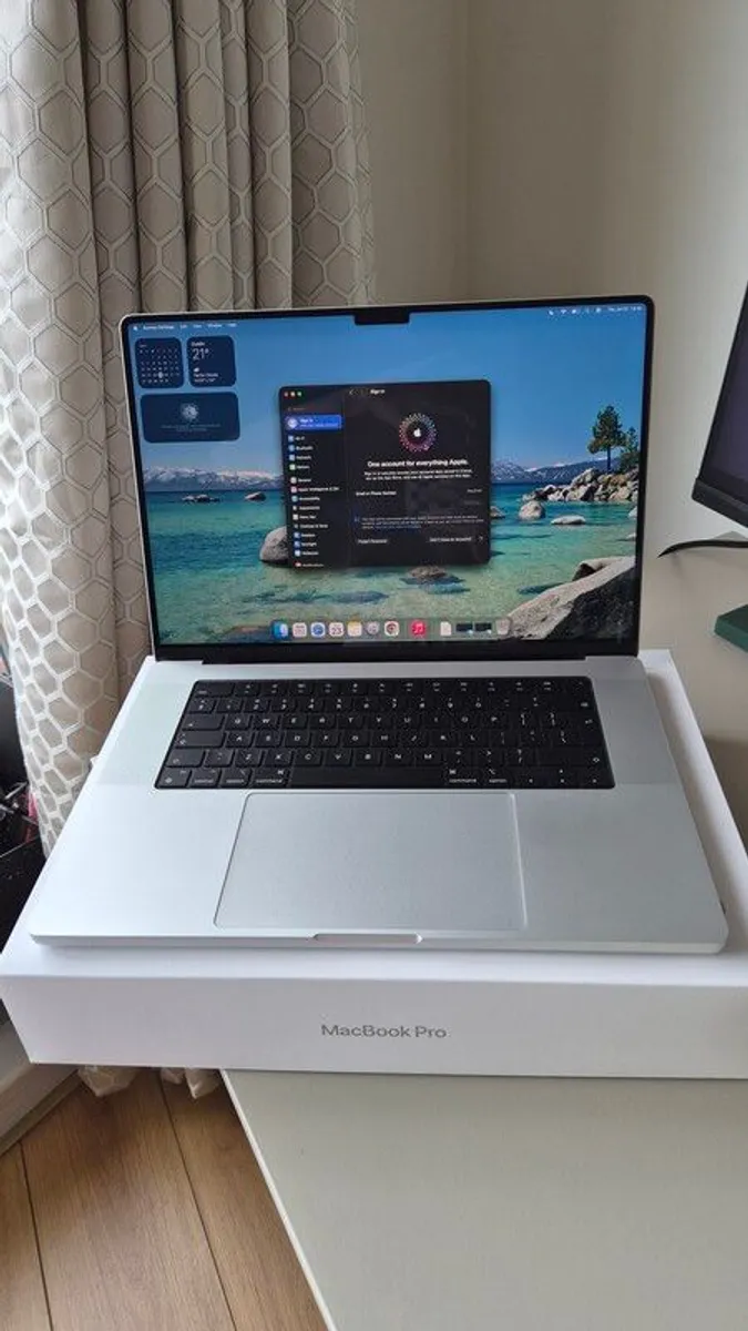 Macbook Pro M4 16 inch | 48 GB | 512 GB SSD - Image 2