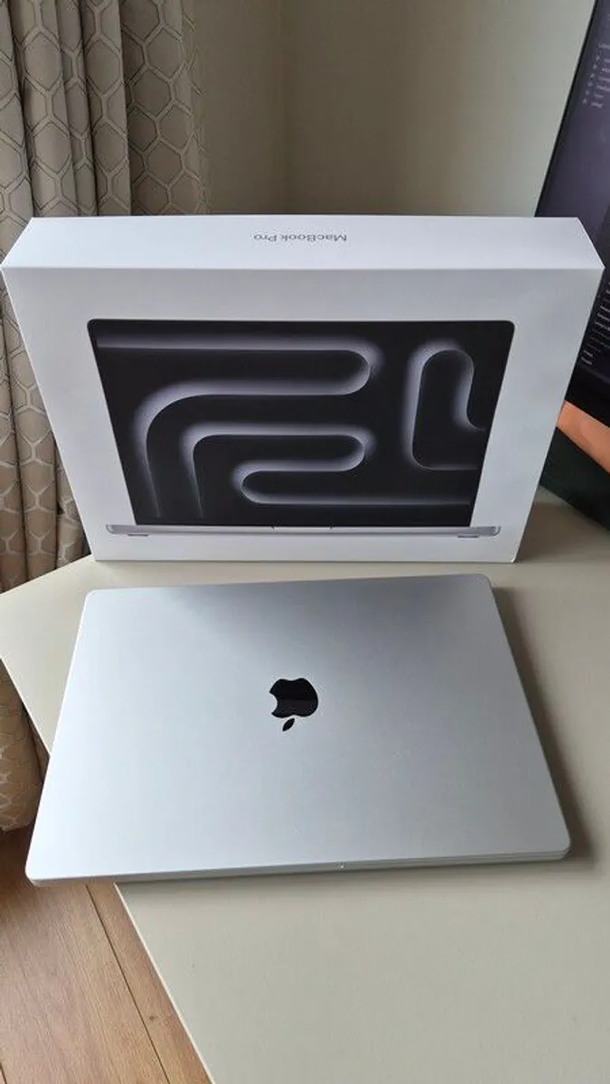 Macbook Pro M4 16 inch | 48 GB | 512 GB SSD - Image 1