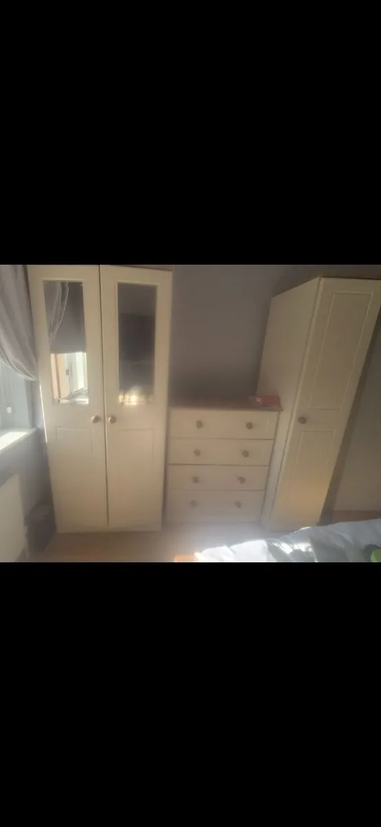 Bedroom furniture - Image 1