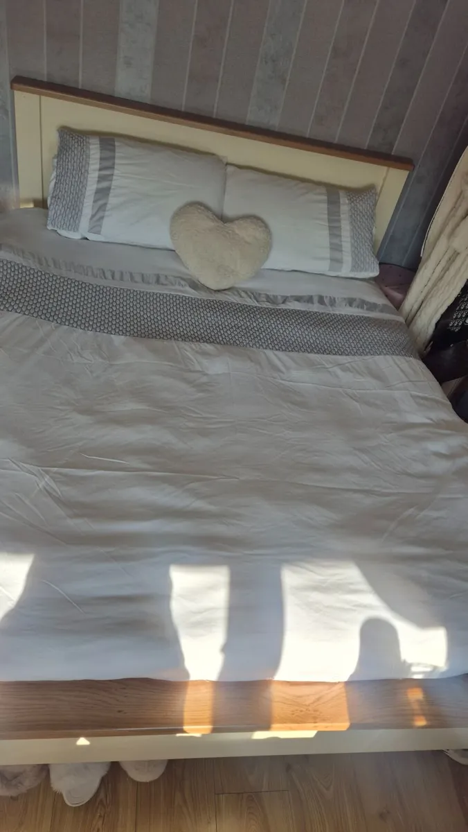 Bedroom furniture - Image 2
