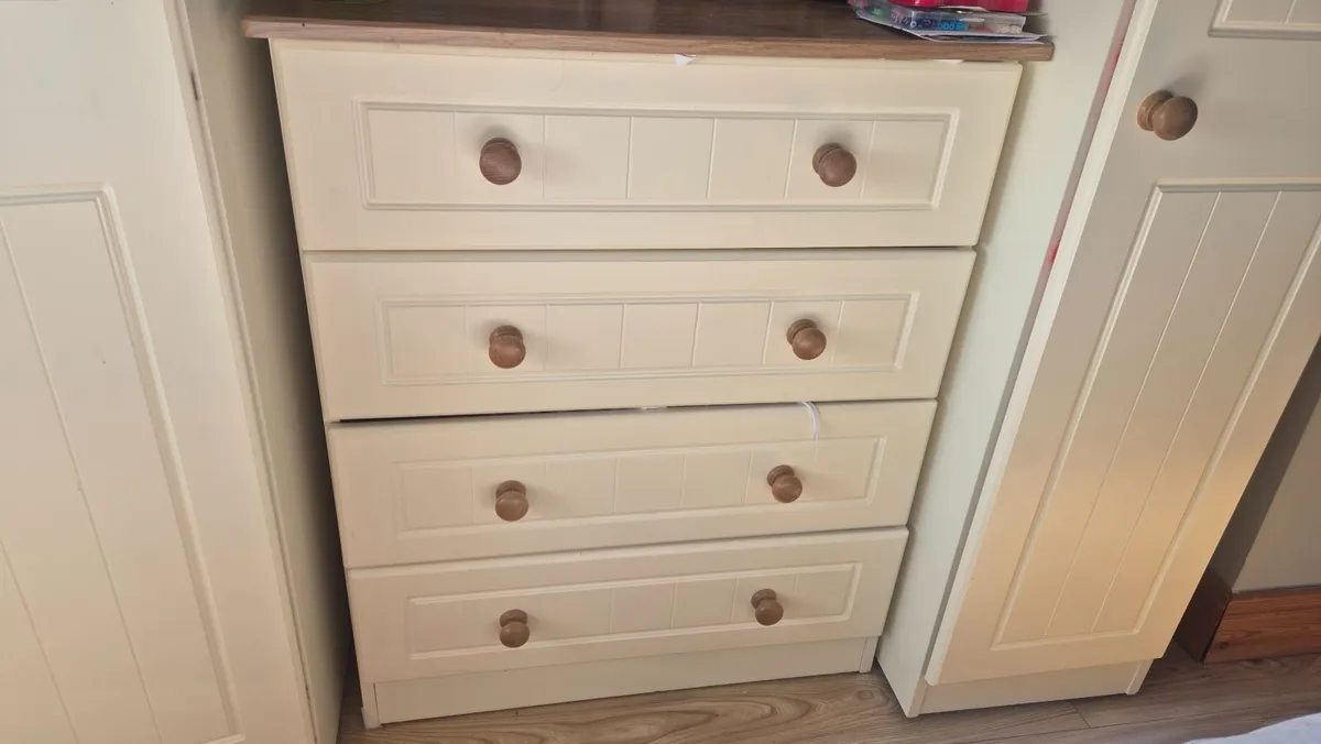 Bedroom furniture - Image 3