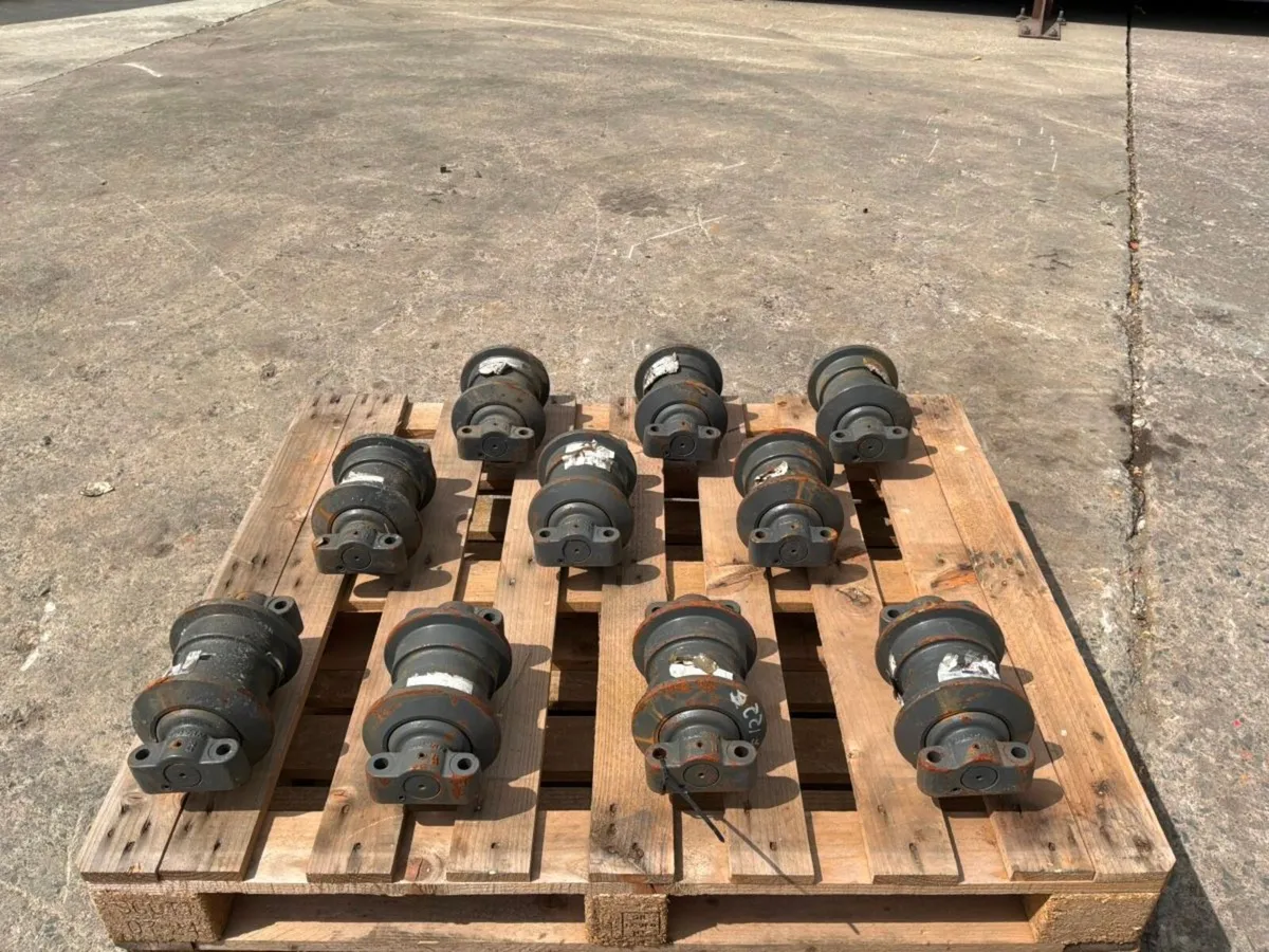 New / unused Doosan track rollers.....200104-00040 - Image 2