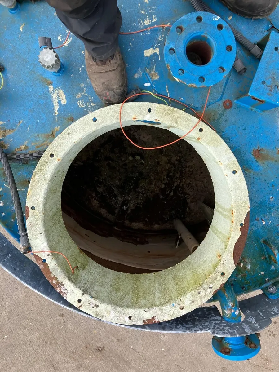 TWO WATER TANKS - Image 2