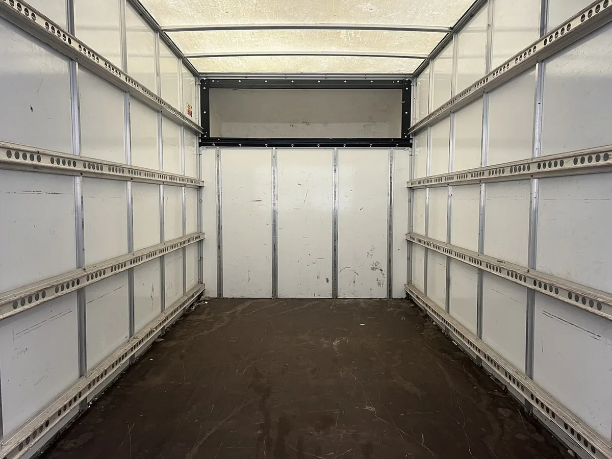 VB - 2021 Volkswagen Crafter Luton Box Van - Image 2