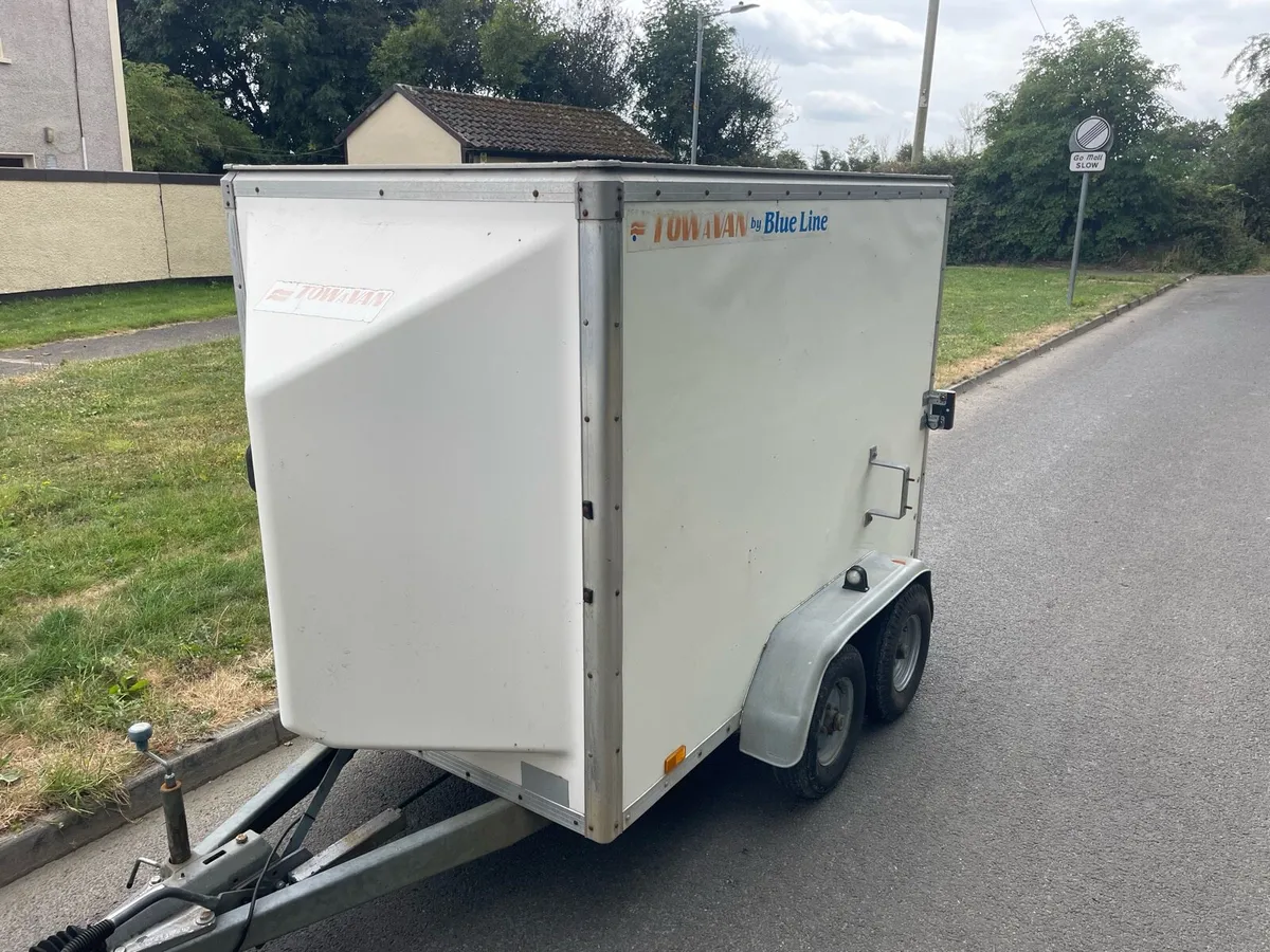 Tow van - Image 1