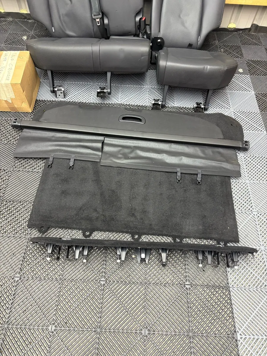 Toyota Landcruiser rear seats 2020 - Image 2
