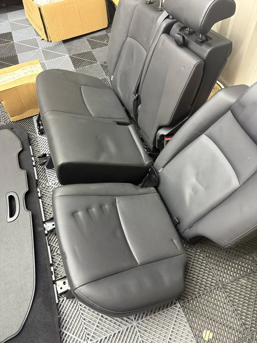 Toyota Landcruiser rear seats 2020 - Image 3