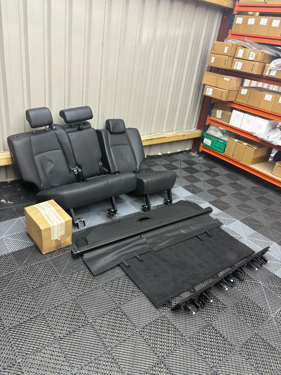 Toyota Landcruiser rear seats 2020 - Image 4