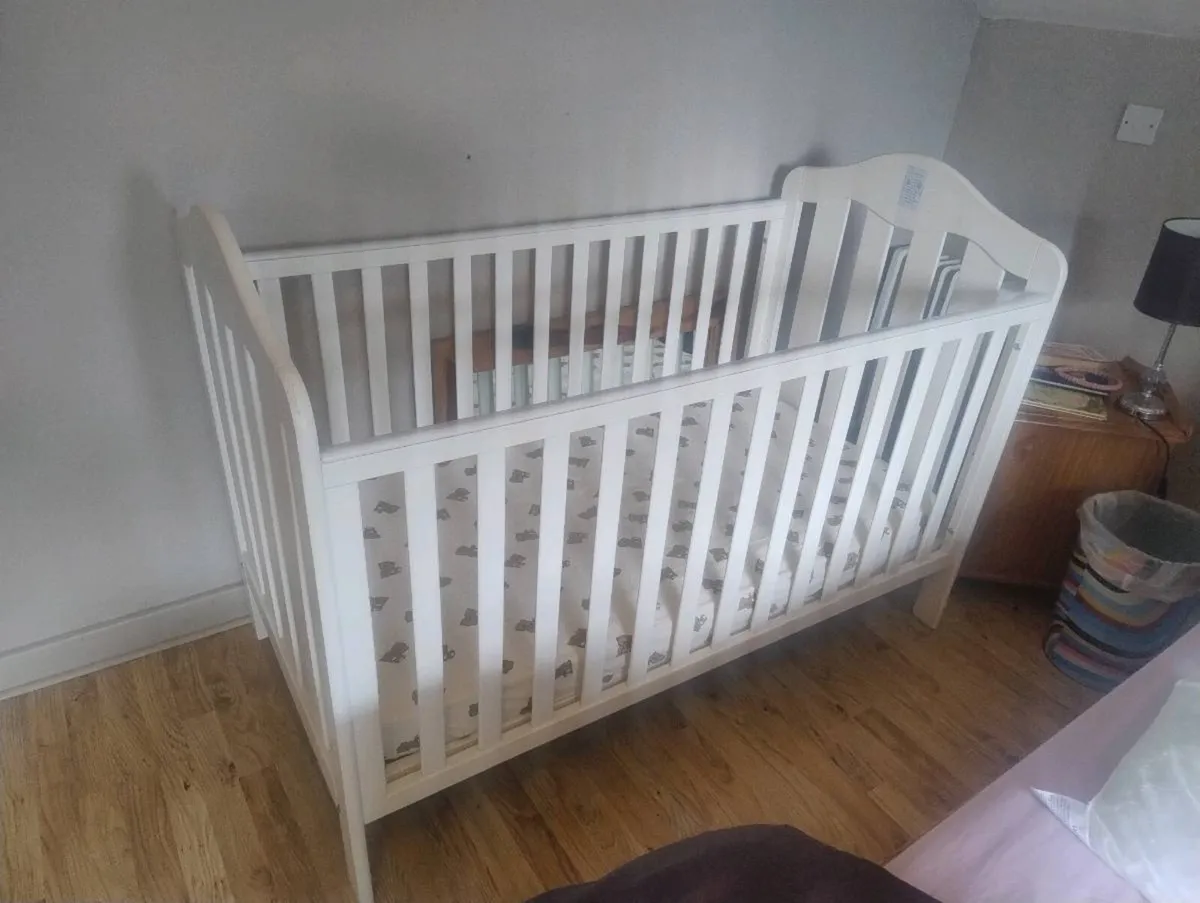 Mama's & Papa's Lucia Cot/Junior bed - Image 1