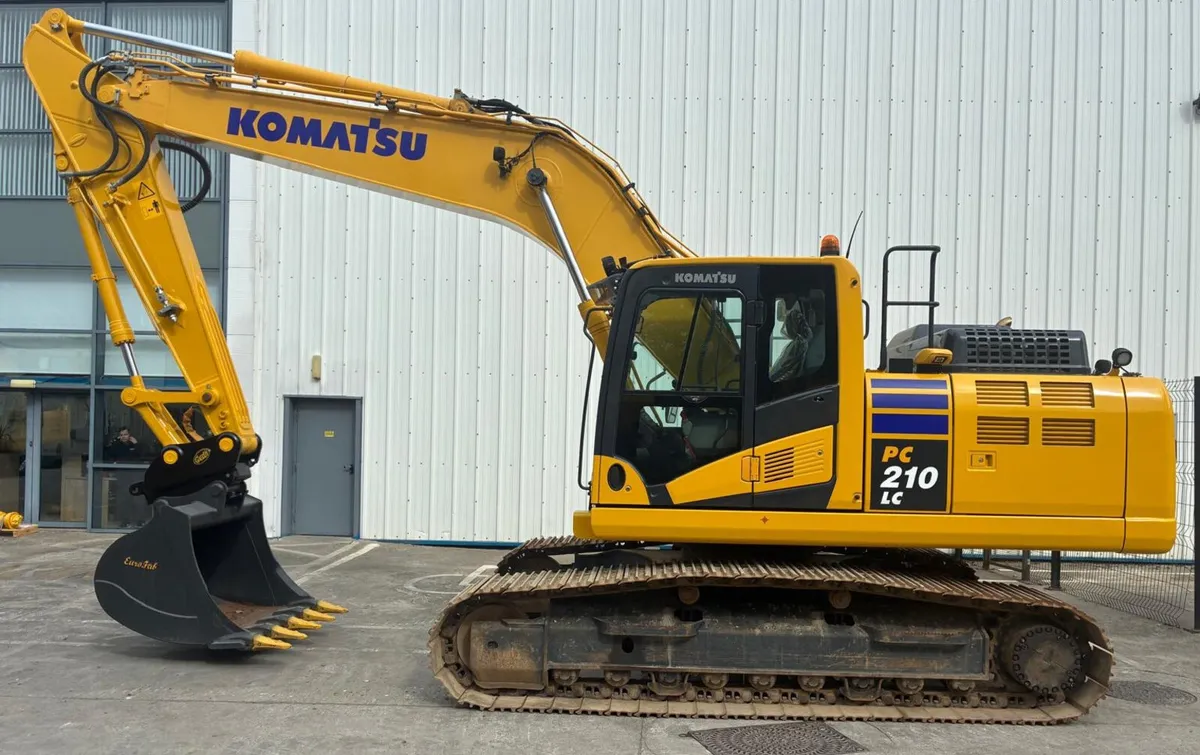 Komatsu PC210LC-11 - Image 1