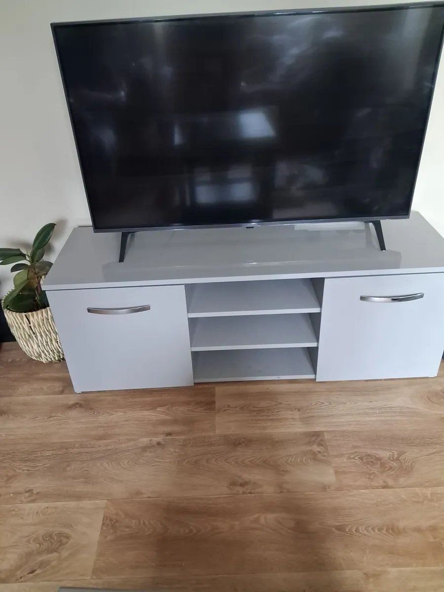 TV UNIT - Image 1