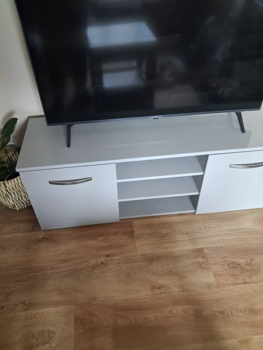 TV UNIT - Image 4