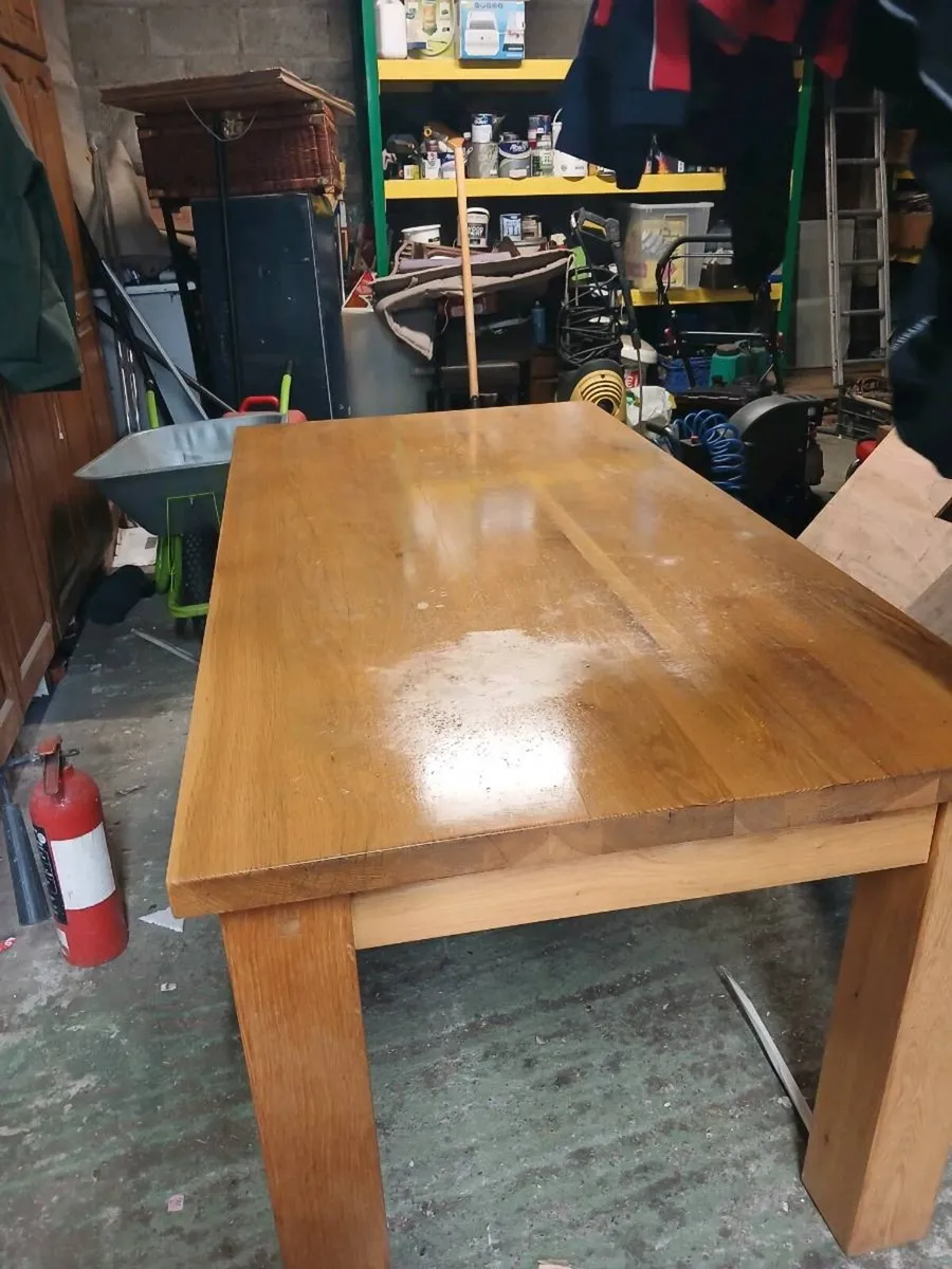 Dining room table - Image 1
