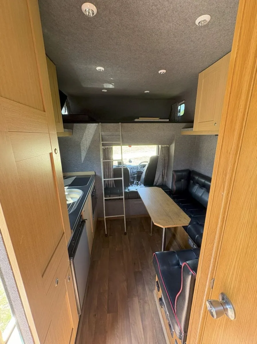DAF LF 7.5T Horsebox 2008 - Image 4