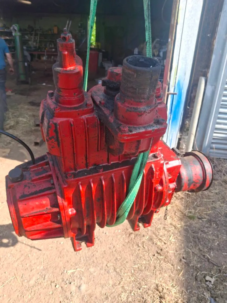 10000 litre Vacuum tanker pump - Image 1