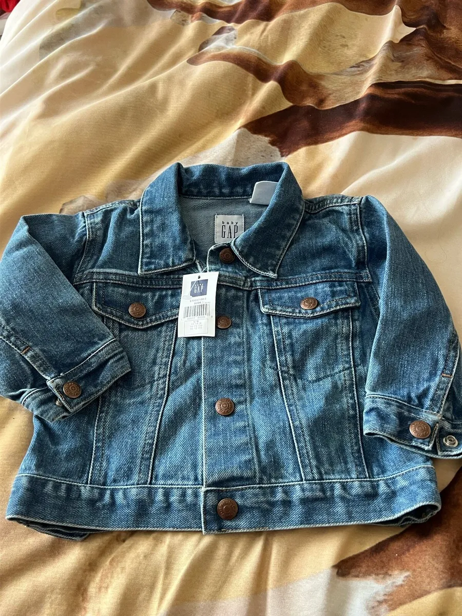 Girls BNWT gap denim jacket 12/18 mths €15 - Image 1