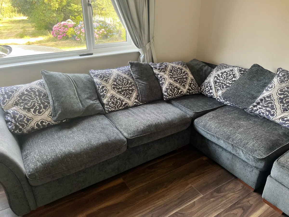 L shaped couch - Image 2