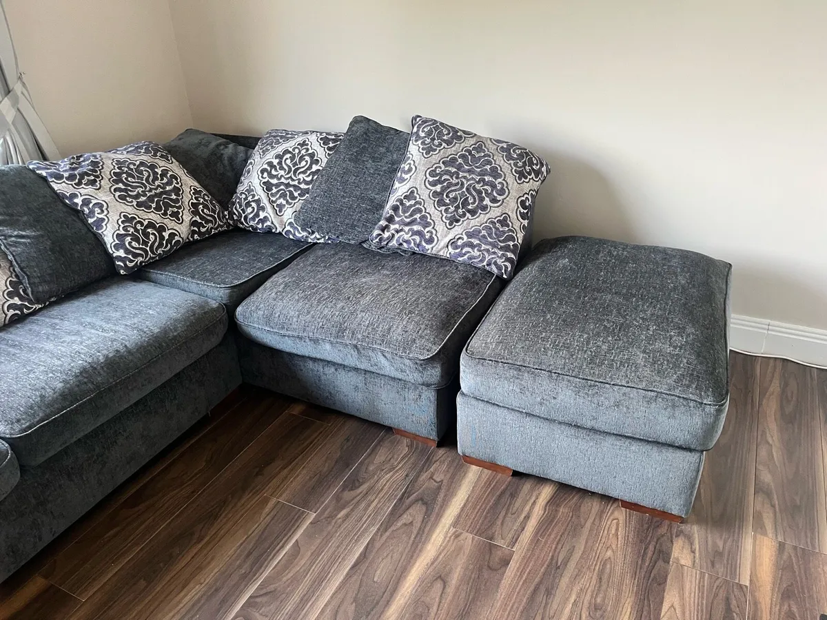 L shaped couch - Image 3