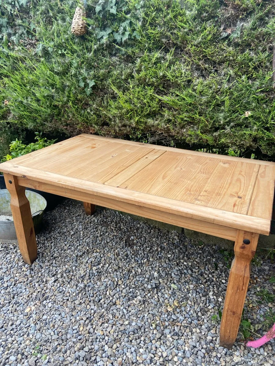 Table and chairs - Image 2