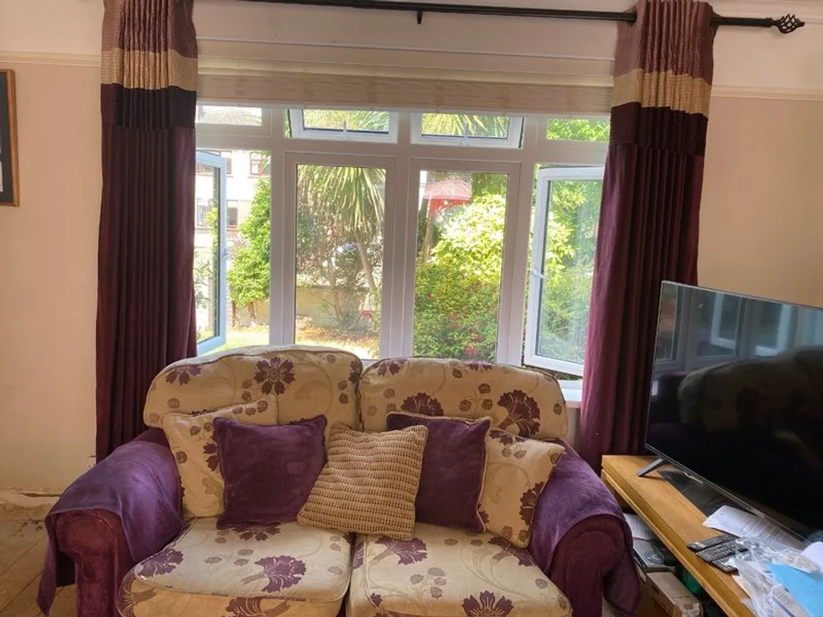 Sitting room suite , lamps  and two pair of curtains - Image 2