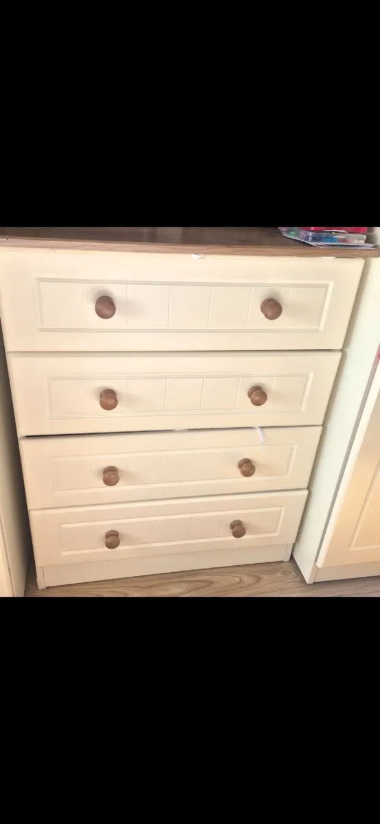 Bedroom furniture - Image 4