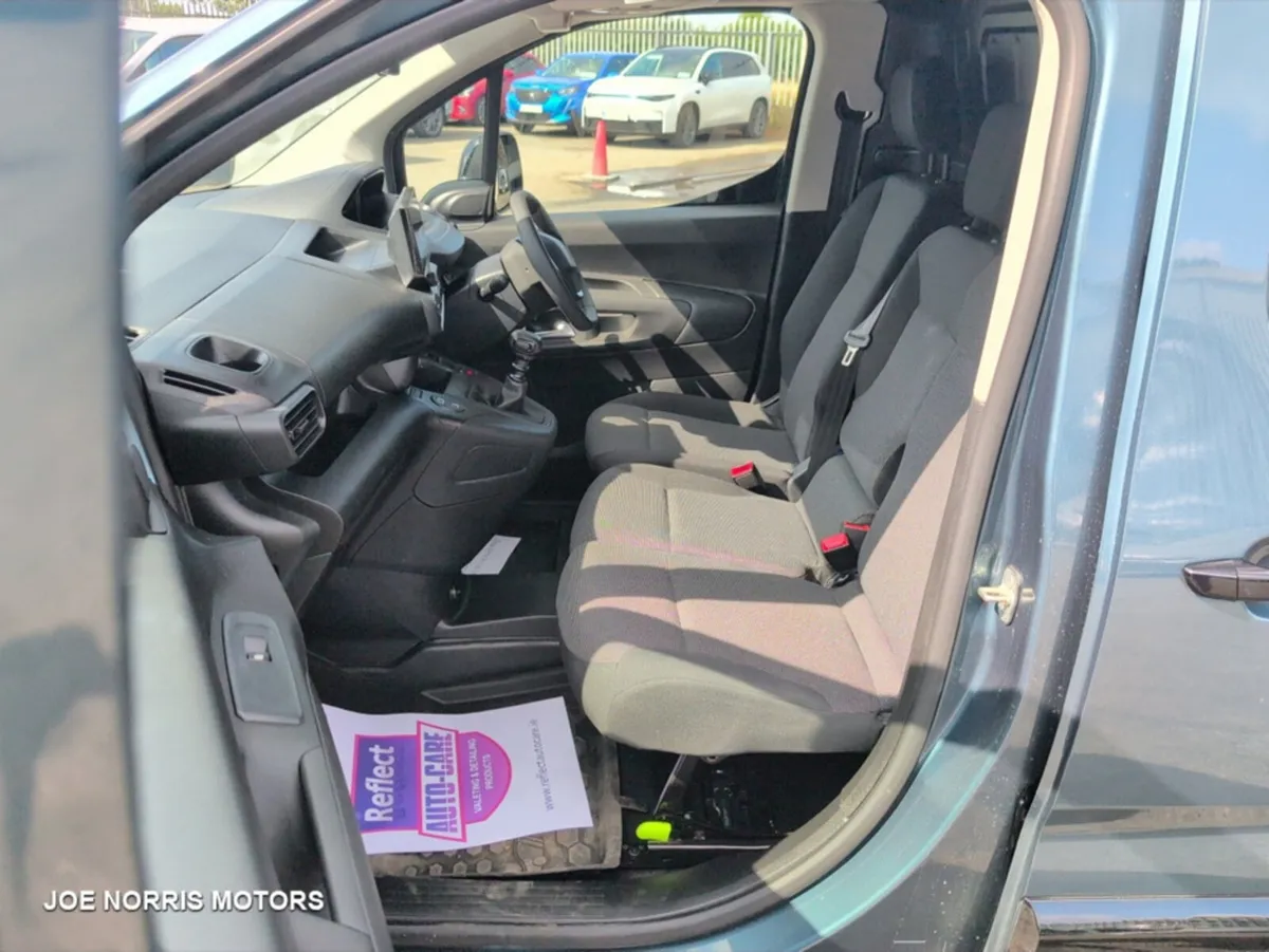 Peugeot Partner PROFESSIONAL PREMIUM 1.5 DIESEL DE - Image 4