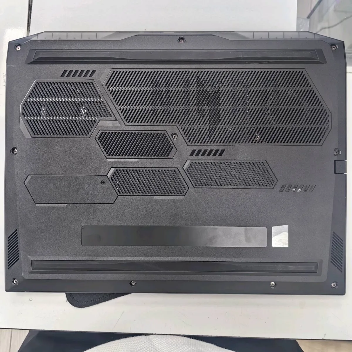 Acer Nitro AN16-61 - Image 3